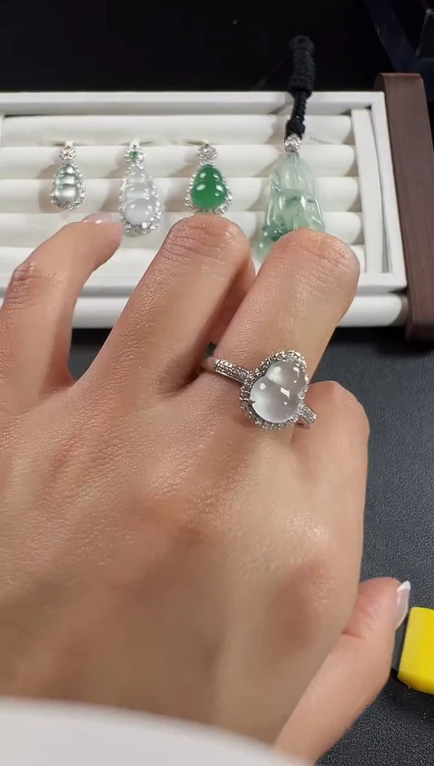 18K金镶嵌戒指翡翠KXY1221-069