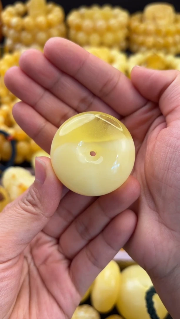 蜜蜡颈饰未镶嵌奶白意境满天星平安扣