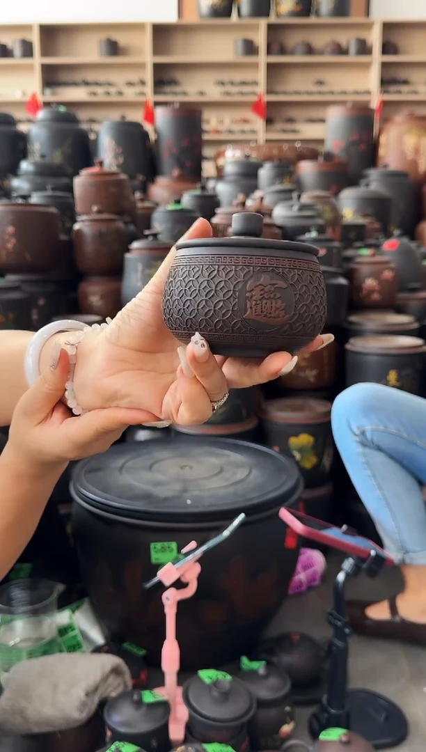 瑕疵茶叶罐 50克满雕铜钱  584
