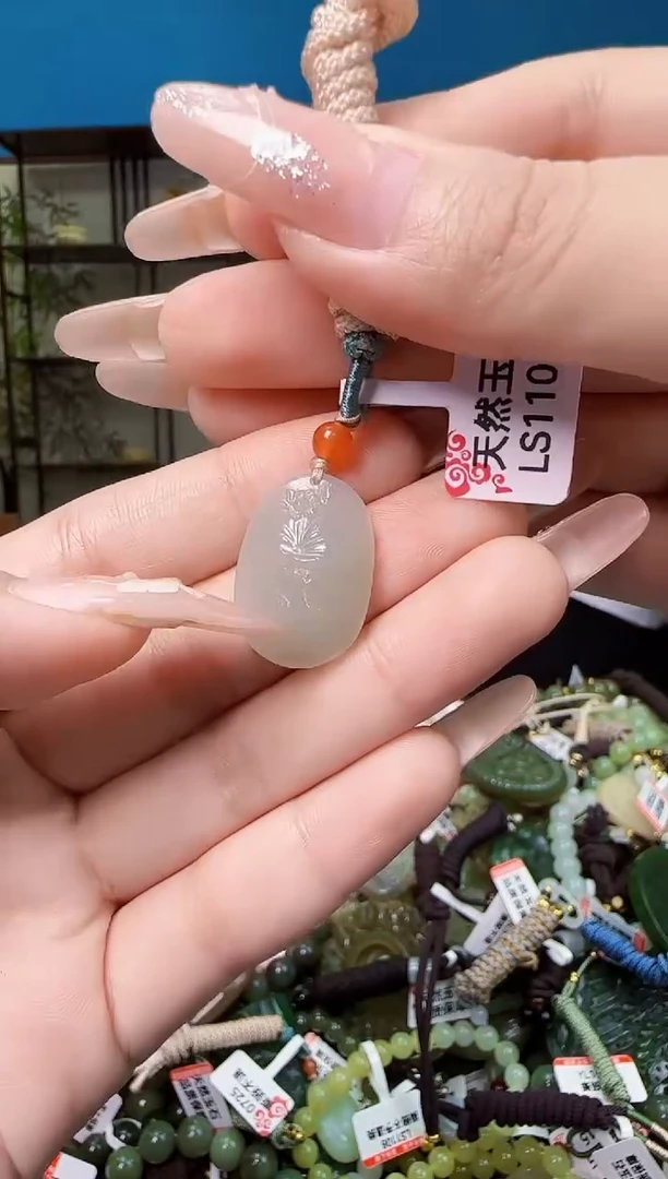 颈饰未镶嵌和田玉多样性发一