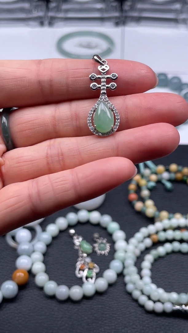 【闪购商品】翡翠颈饰银S925镶嵌琵琶款