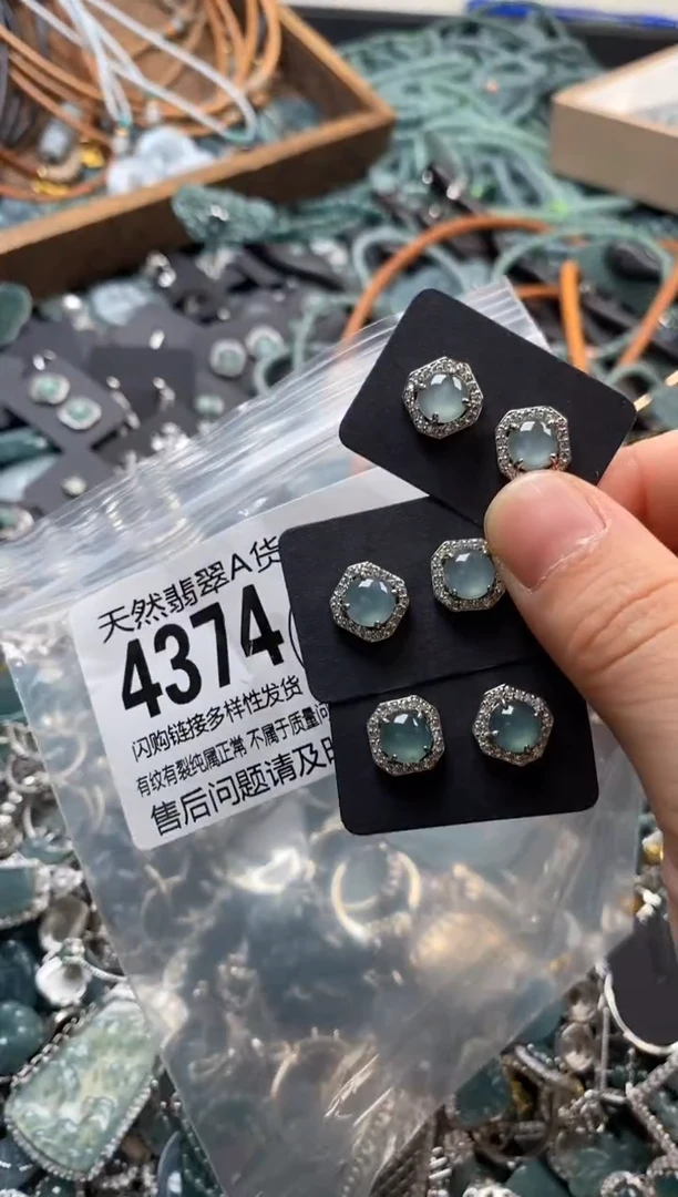 翡翠未镶嵌颈饰多样性发其一4374