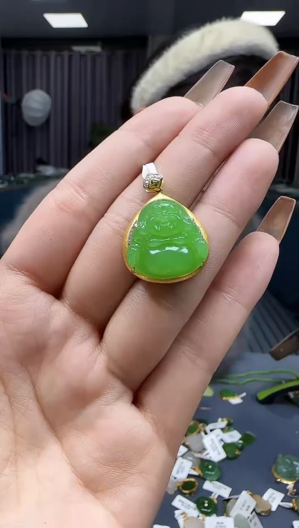 【闪购商品】和田玉挂件18K金镶嵌1