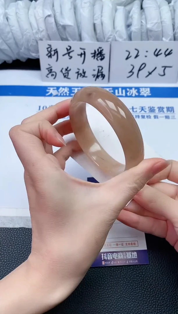 【闪购商品】石英质玉手镯未镶嵌Q786