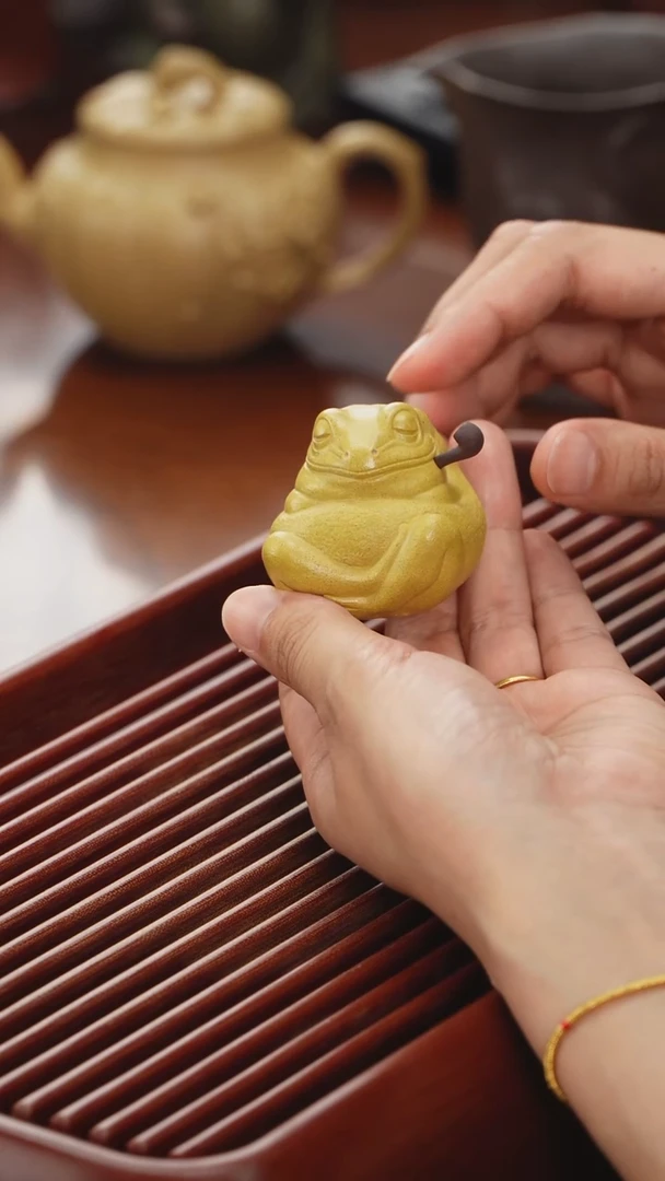 烟斗蟾先生茶宠摆件