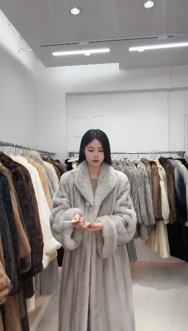 小橙子皮草直播间