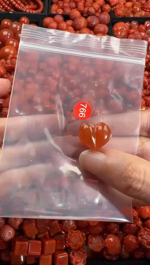 南红玛瑙未镶嵌颈饰1