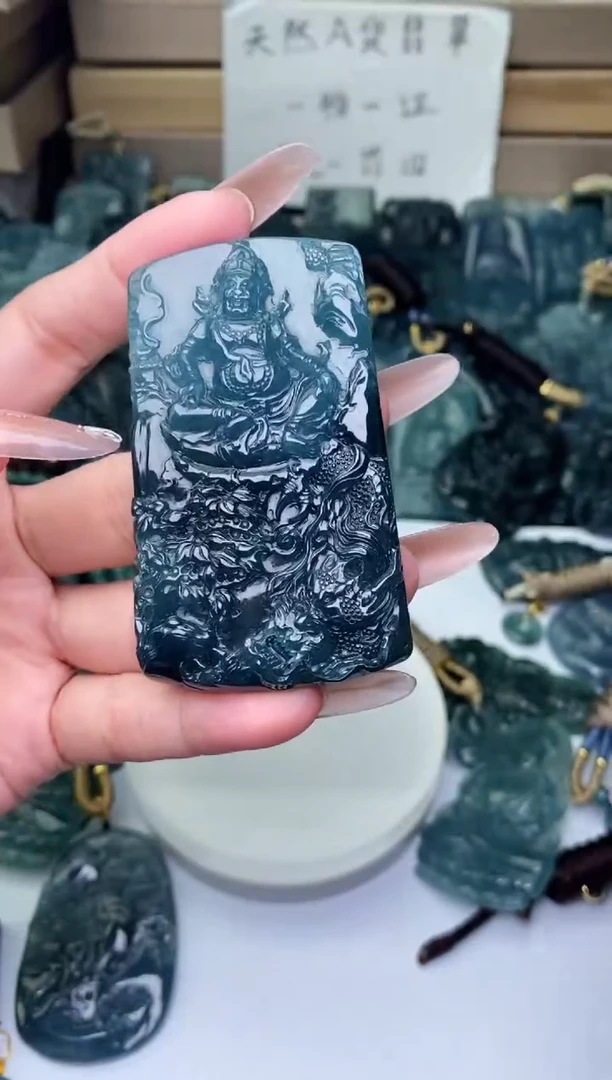 颈饰未镶嵌翡翠