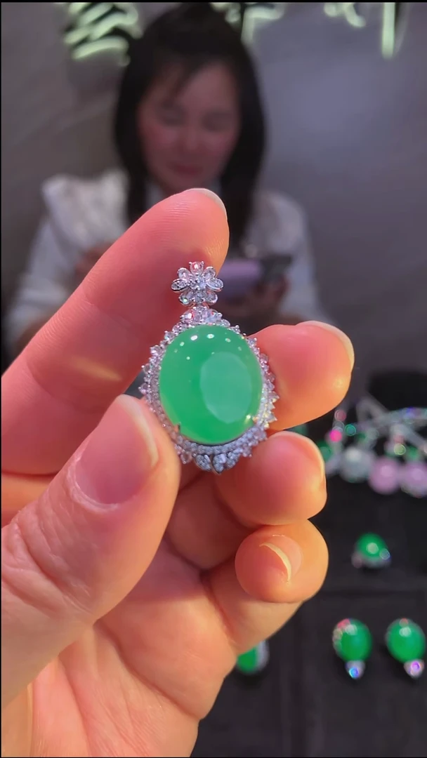 吊坠(不含链)18K金镶嵌翡翠吊坠