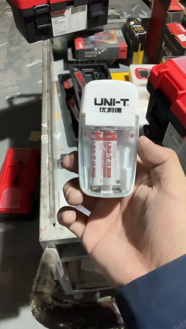 优利德7号充电器+2节7号充电电池