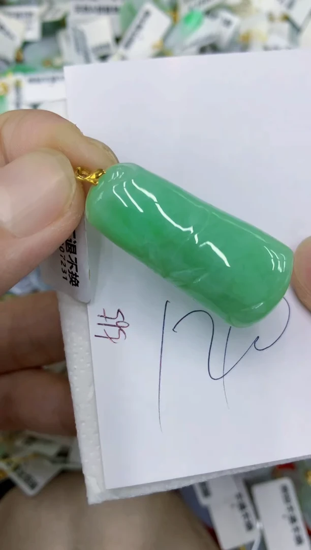 颈饰18K金镶嵌翡翠11111111111