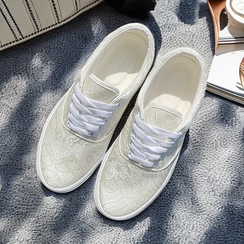 爆款夏季大码小白鞋帆布鞋休闲百搭低帮男鞋潮流小众白色情侣鞋子