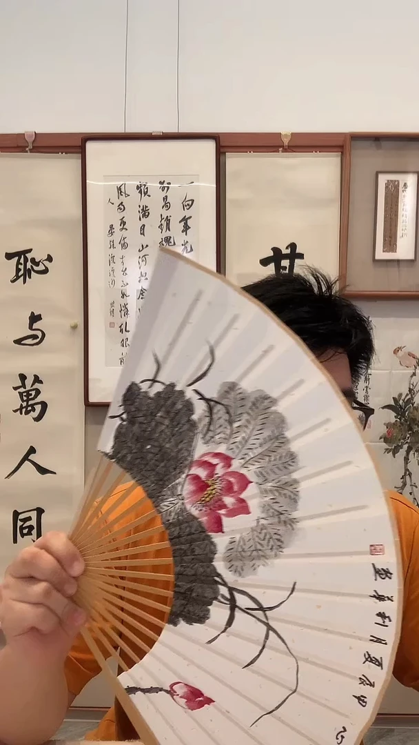 国画J夏老师国画成扇带锦盒一件
