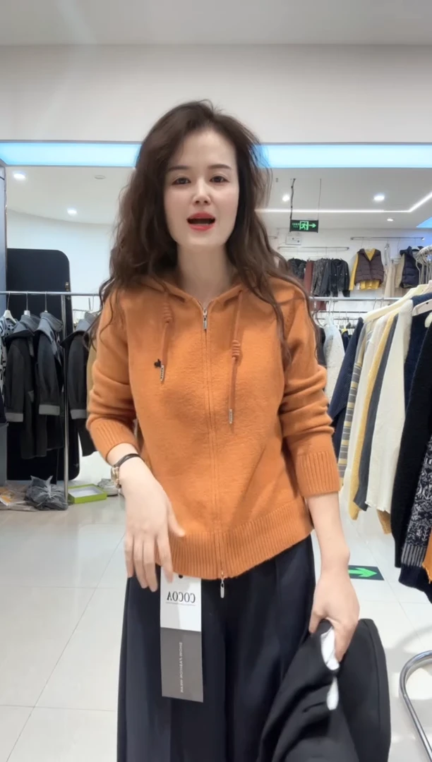 橘色时尚百搭帽衫