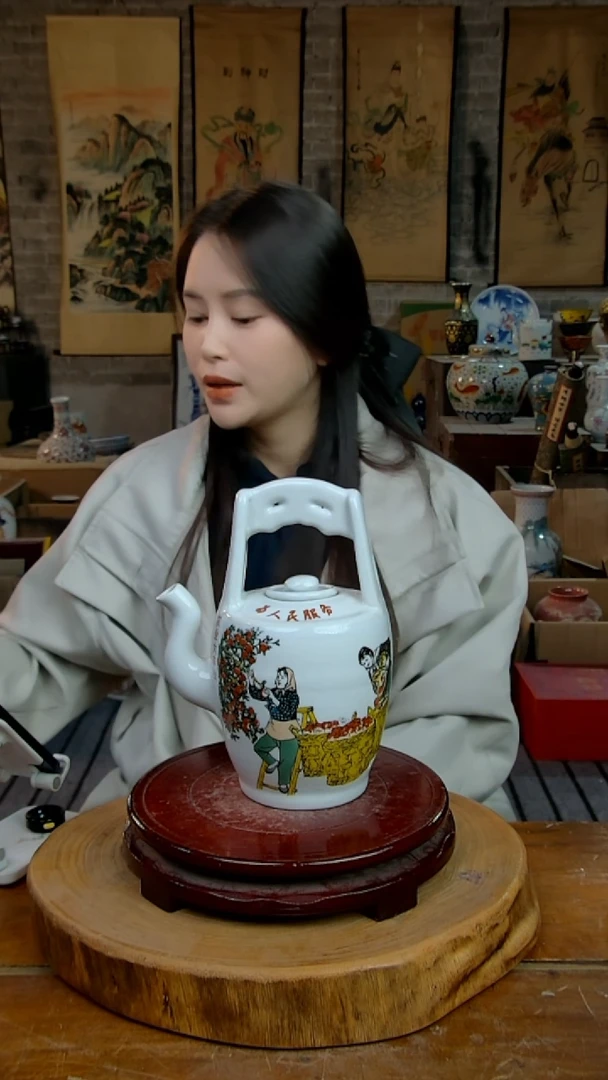 摆件陶景德镇陶瓷摆件摘苹果提梁壶