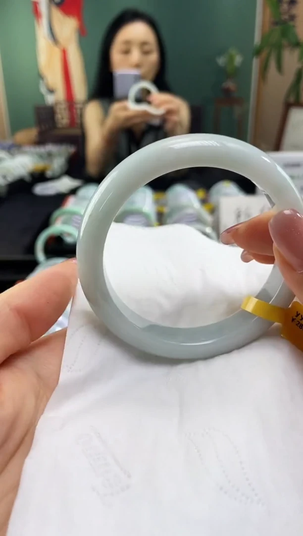 翡翠手镯未镶嵌57.8圈口