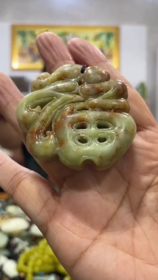 未镶嵌岫玉吊坠