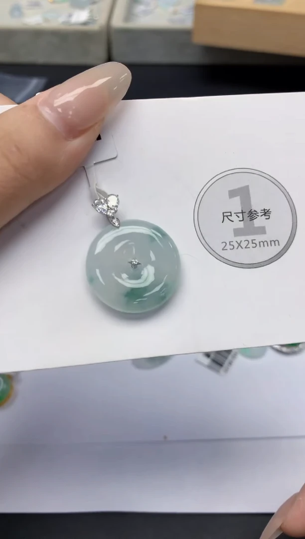 颈饰18K金镶嵌翡翠天然缅甸A货翡翠，百元以上9元证书费自理