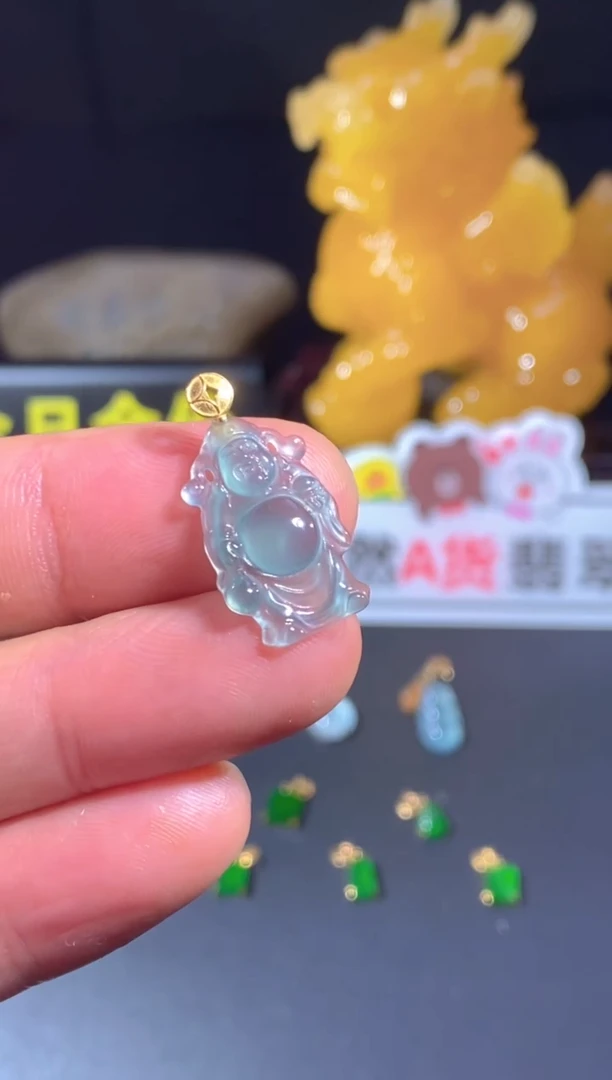 翡翠18K金镶嵌颈饰