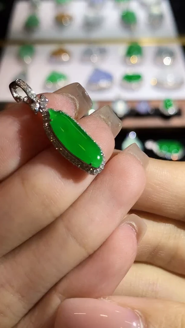 翡翠18K金镶嵌吊坠(不含链)OHY0175多样性发其一