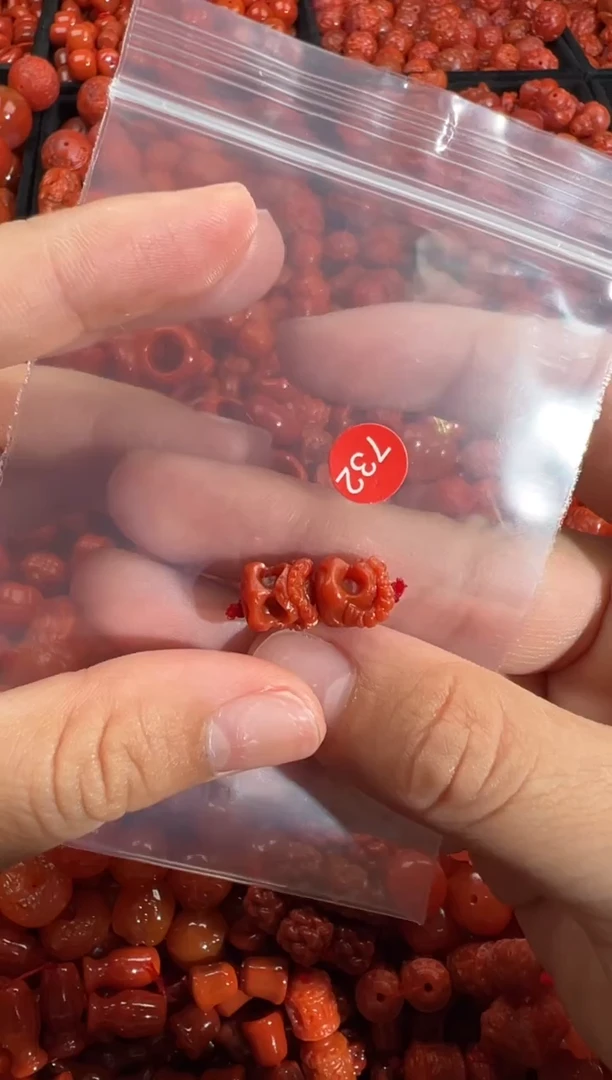 南红玛瑙未镶嵌颈饰1