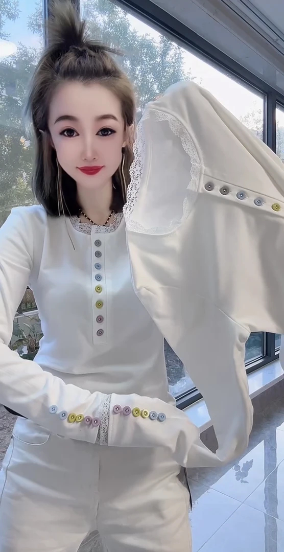 设计感彩色纽扣长袖T恤女2025新款白色蕾丝拼接百搭显瘦洋气上衣