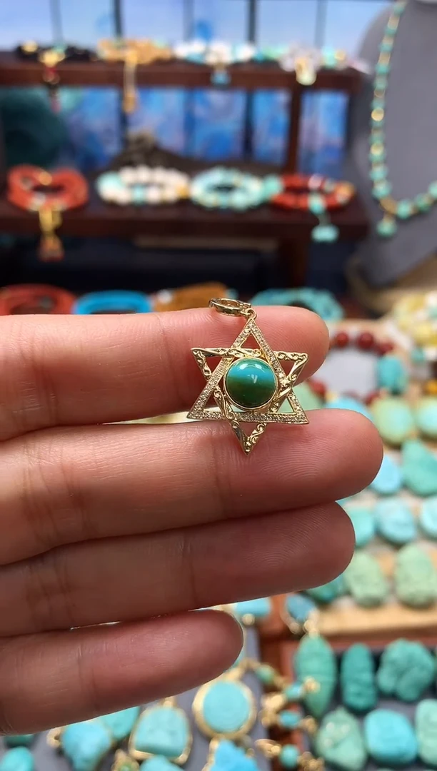 18K金镶嵌绿松石挂件水波纹