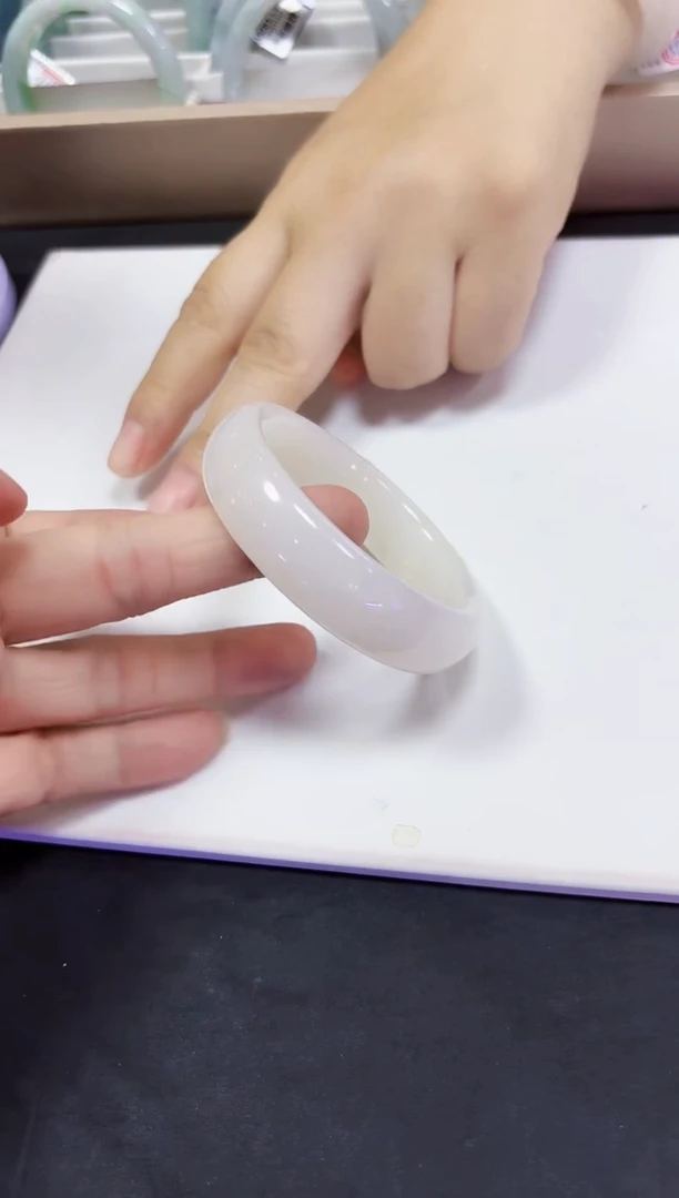 颈饰未镶嵌和田玉55.9手镯