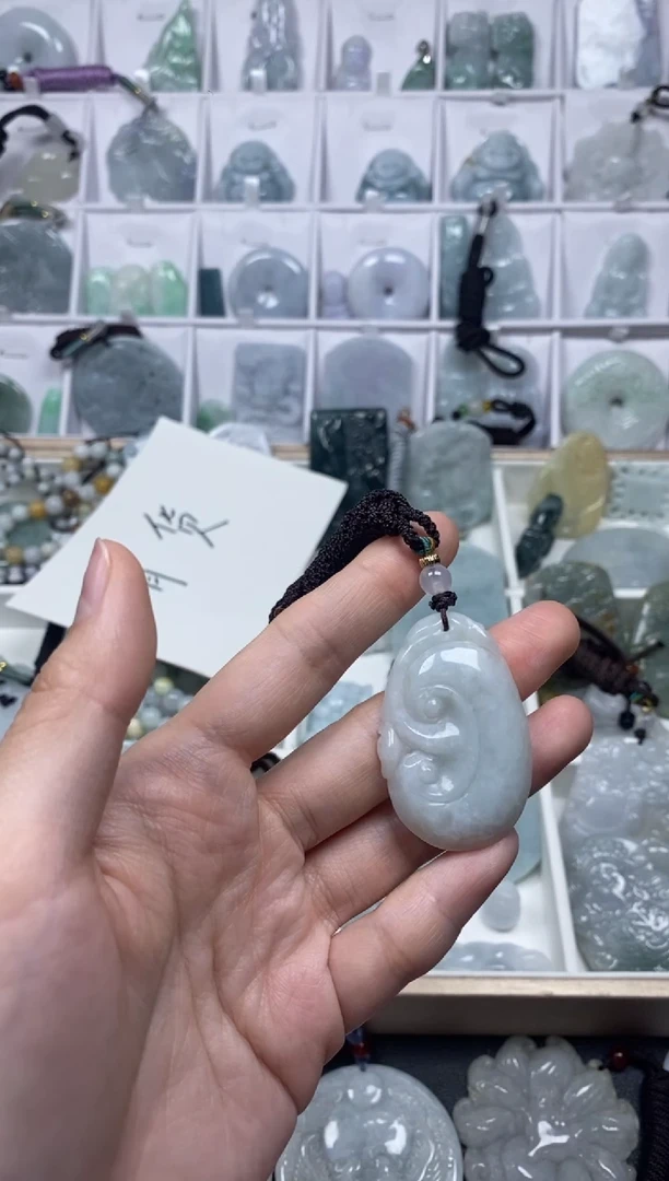 【闪购商品】翡翠颈饰未镶嵌如意