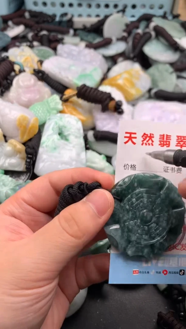 翡翠未镶嵌吊坠(不含链)1