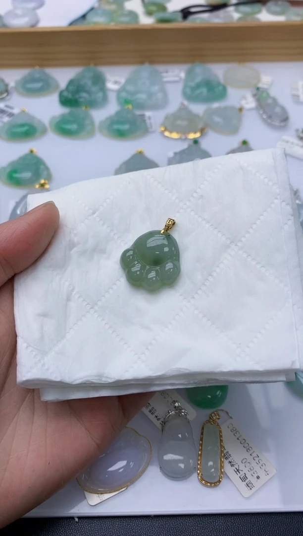 颈饰18K金镶嵌翡翠天然A货