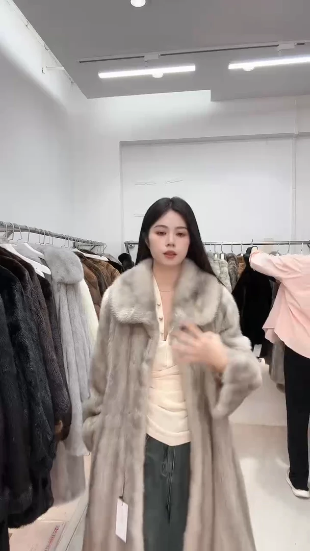 小橙子皮草直播间