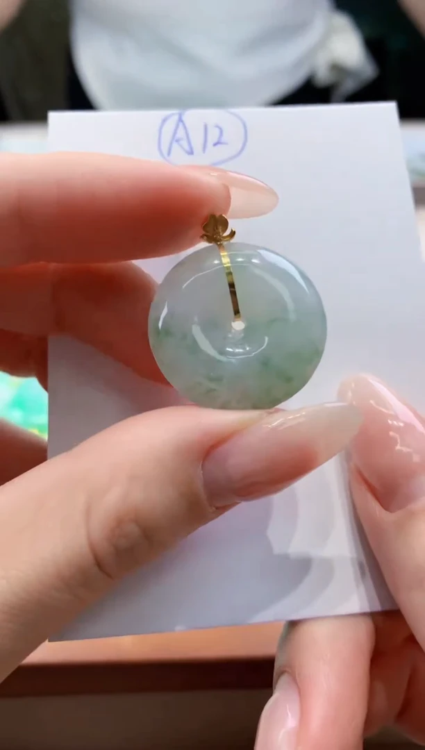 翡翠18K金镶嵌颈饰天然A货翡翠挂件