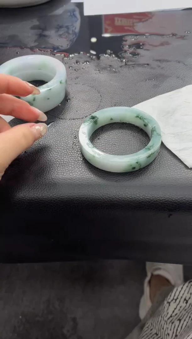 未镶嵌手镯定制翡翠你****?ddj