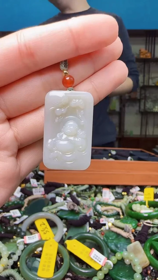 颈饰未镶嵌和田玉1