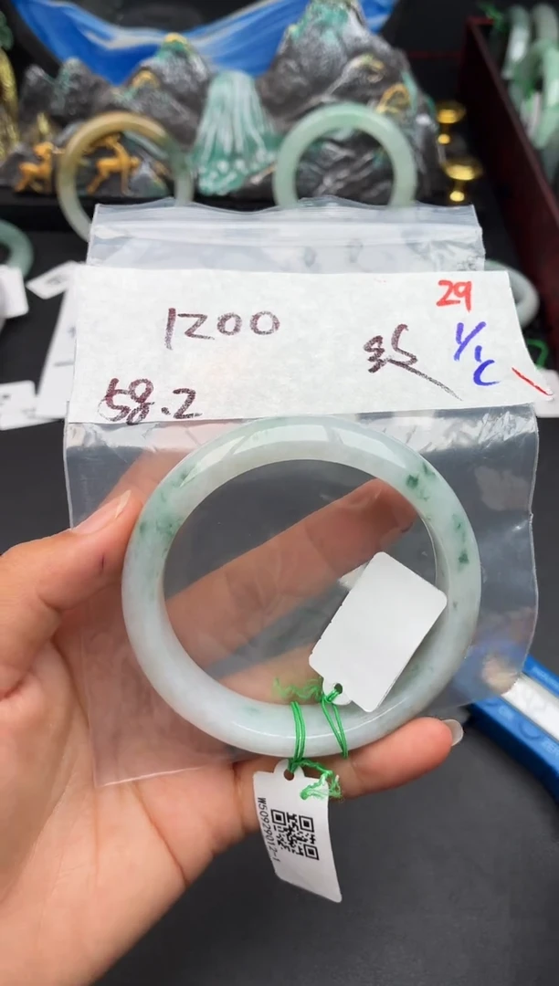 未镶嵌定制翡翠久*?毛货需精细抛光多样性发1件29