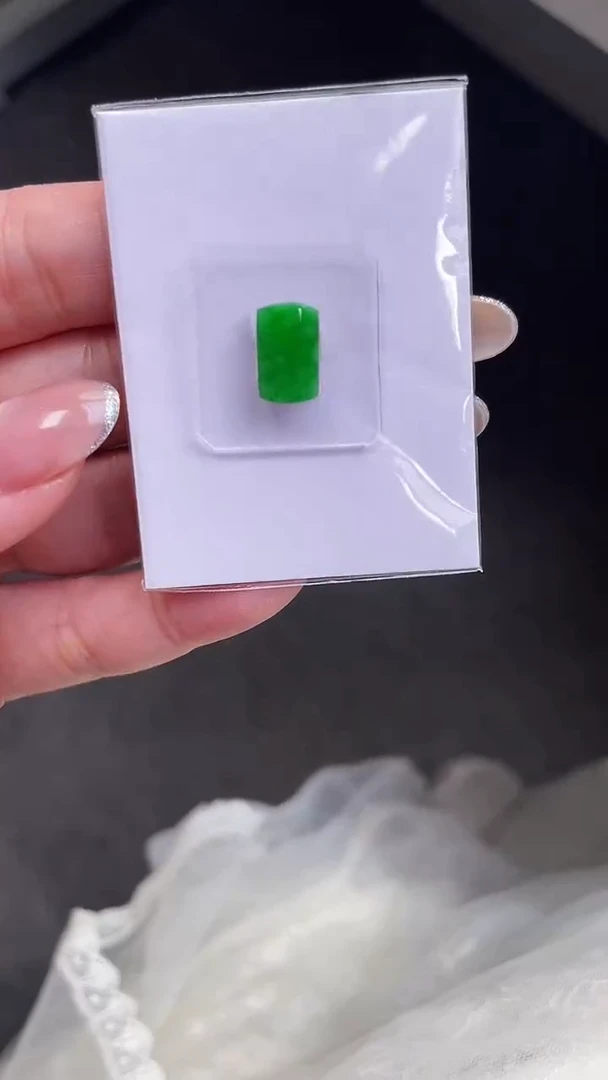 未镶嵌定制翡翠10.9*6.9*2.7马鞍