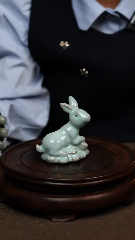 瓷片天青色茶宠小兔子微瑕不带礼盒
