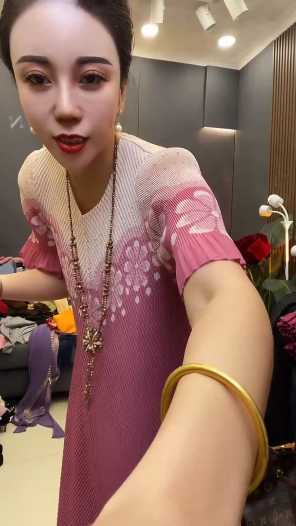 聚酯纤维（涤纶）粉色 定位花裙