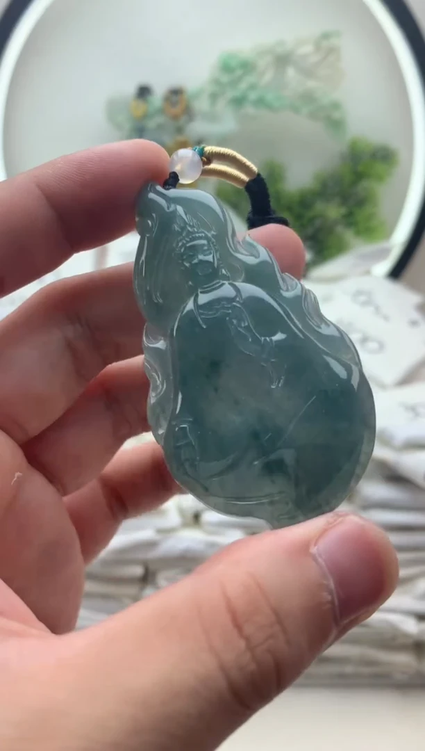 颈饰未镶嵌翡翠素衣观音