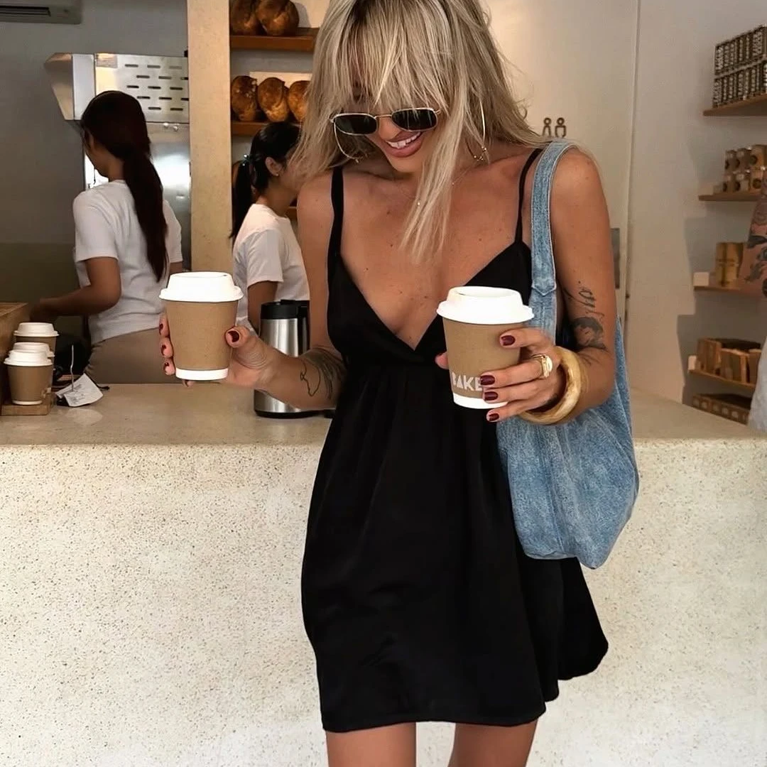 无袖收腰赫本风吊带连衣裙子女装夏季2025新款气质显瘦黑色短裙子