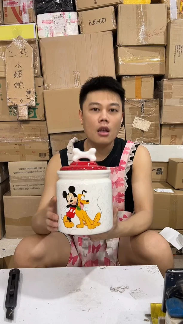 瓷片米奇抱布鲁托储物罐