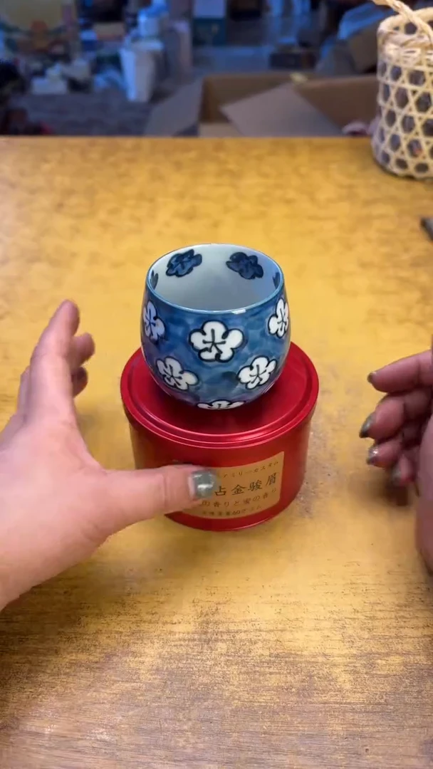 瓷器瓷器瑕疵脏旧136红盒梅占碗