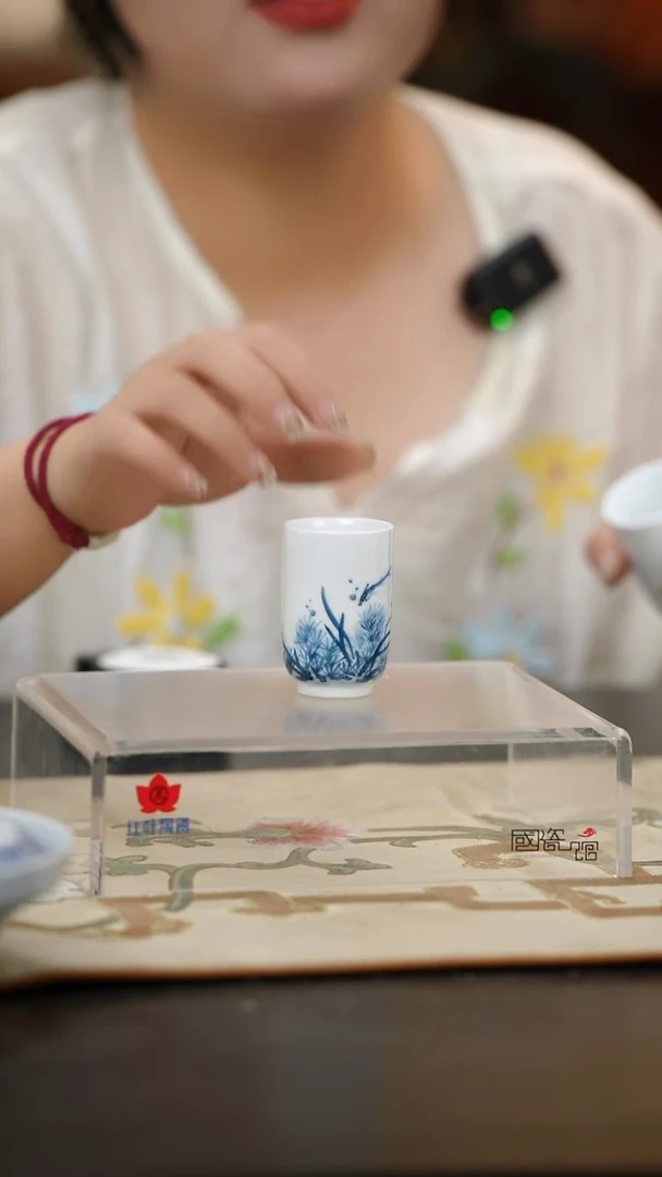 1个正价手绘闻香杯-鱼乐