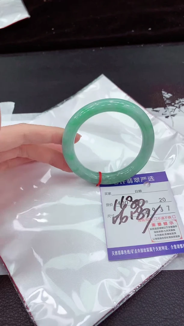 翡翠手镯未镶嵌1111111111111111