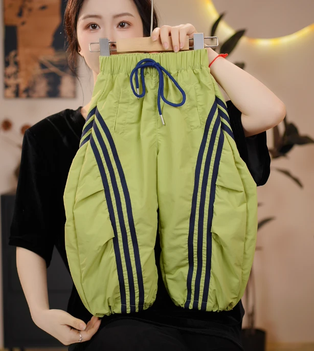 【小不点】25新款夏季薄款时尚浅蓝色青春三条杠休闲宽松伞兵裤8224