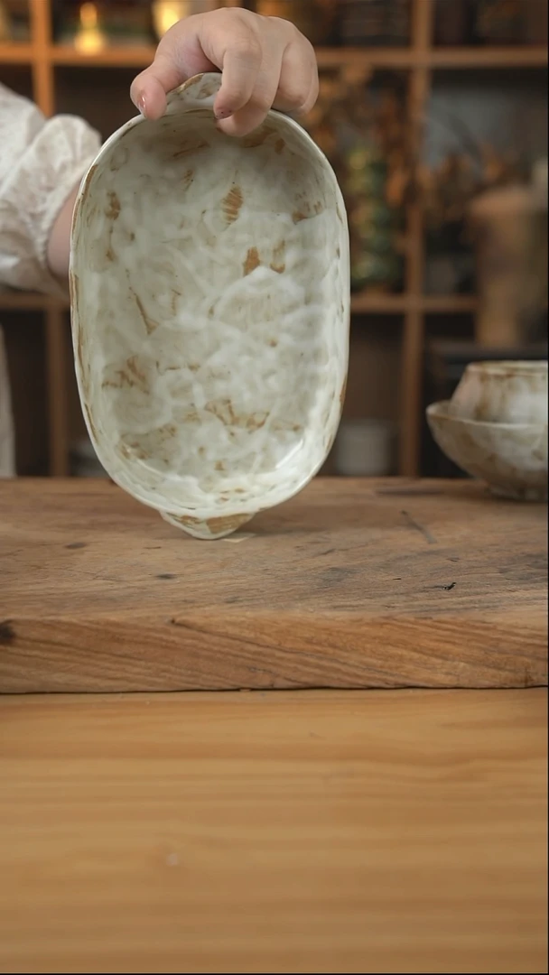 粉影系列的9英寸双耳椭圆鱼盘