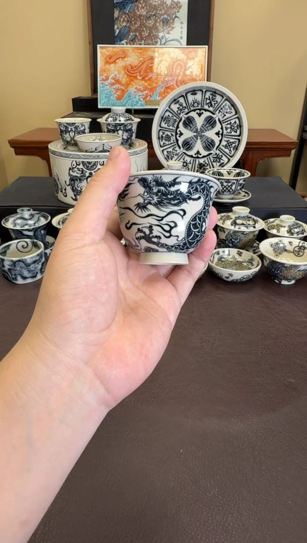 二号釉1351龙纹铃铛杯