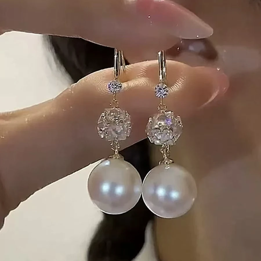 铜合金合成锆石耳饰 精美气质感设计款百搭优雅轻奢女士式耳钉