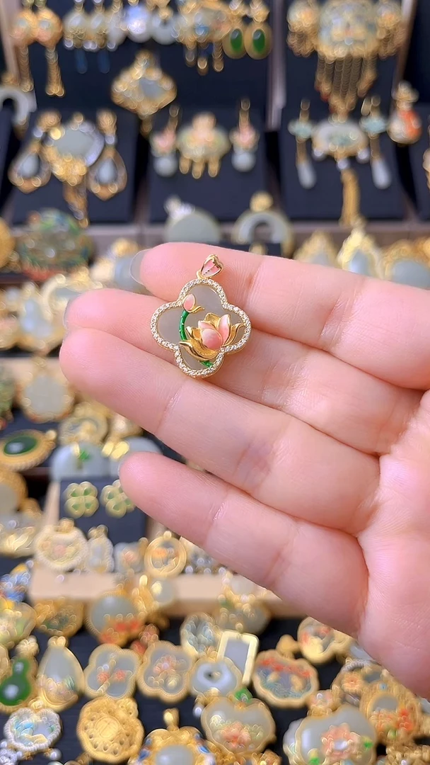 颈饰银S925镀金镶嵌和田玉珐琅莲花四叶草吊坠